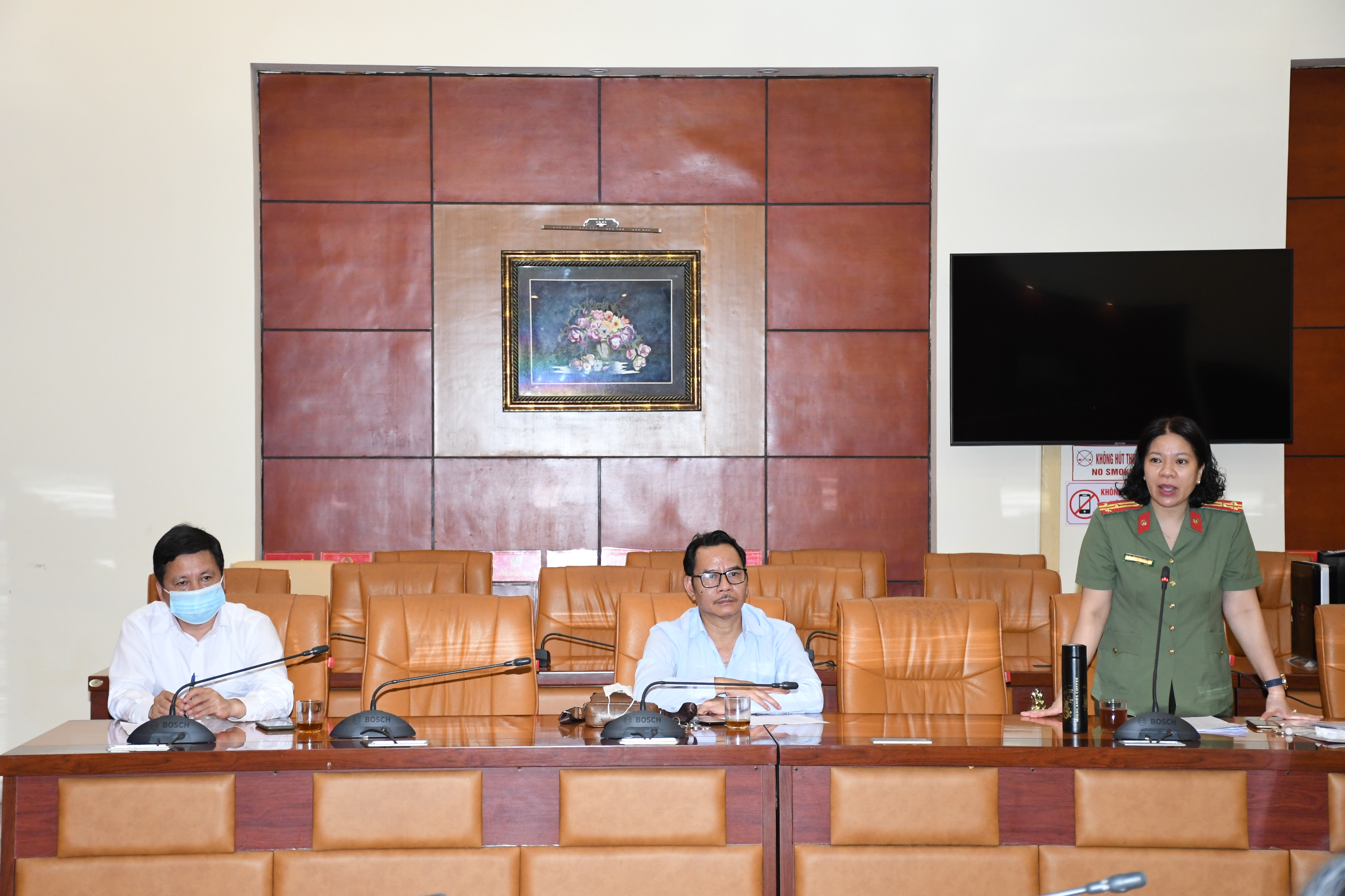 Trao giải 16 bài thi Cuộc thi viết “Tìm hiểu 60 năm Ngày truyền thống lực lượng CS PCCCC và CNCH, 20 năm Ngày toàn dân PCCC”